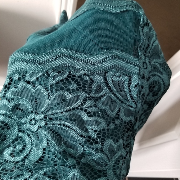 Express elegant green dress, Excellent condition. - Picture 3 of 4